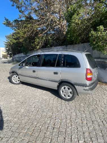 Opel safira