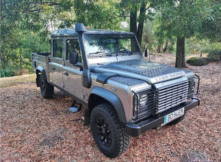 Land Rover Defender 130 -